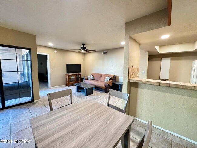 Foto del edificio - 4281 N River Grove Cir