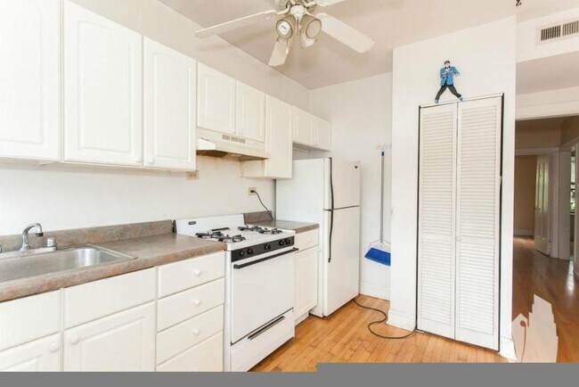 Foto del edificio - 2 bedroom in Chicago IL 60640