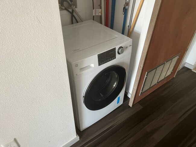 Washer & dryer - 300 Fairview Ave