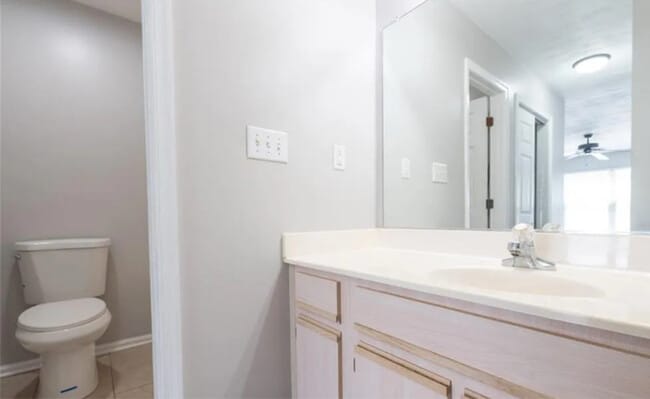 Building Photo - 302 Primrose Ln