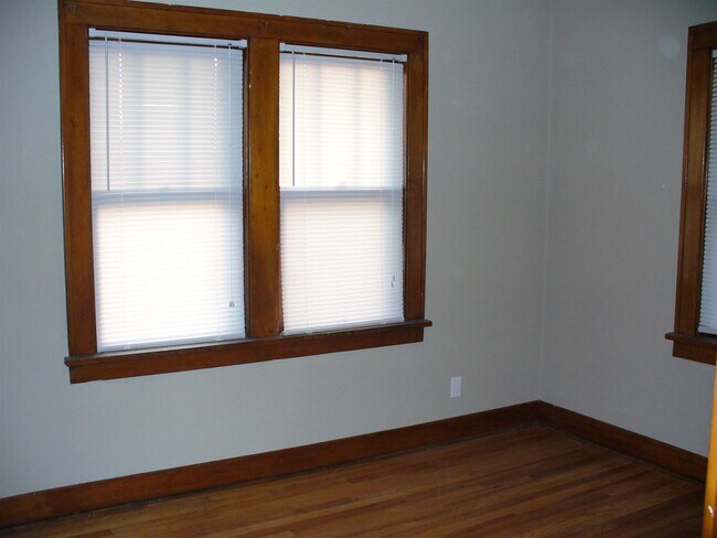 Foto del edificio - 1401 S Washington St