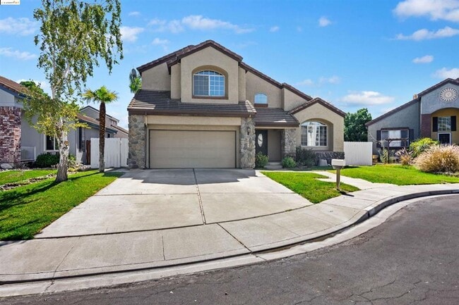 Building Photo - Gorgeous 3 Bed 2.5 Bath with SOLAR and POOL!