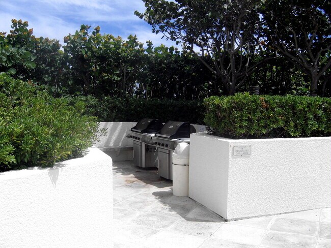 Building Photo - 5070 N Ocean Dr