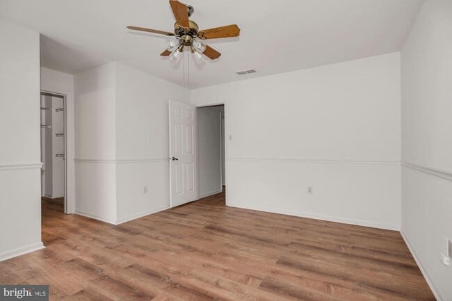 Building Photo - 305 Sequoia Dr