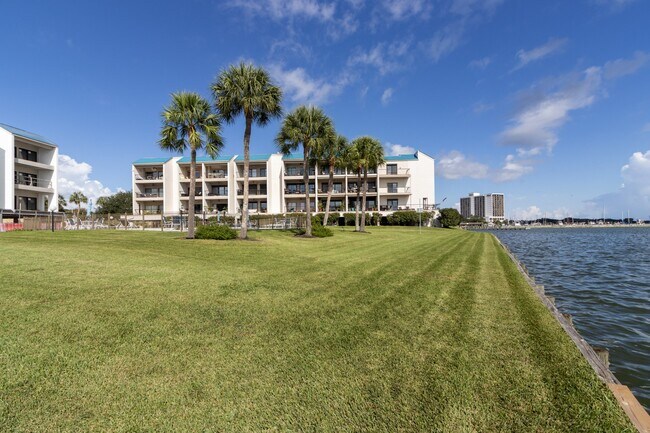 Foto del edificio - 401 Lakeside Ln