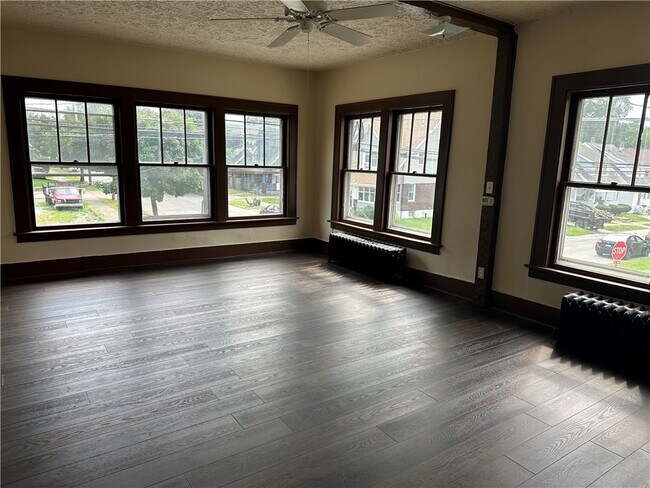 Foto del edificio - 429 Raspberry St