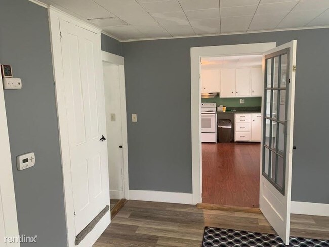 Building Photo - 3 br, 1 bath House - 370 Hazard Ave