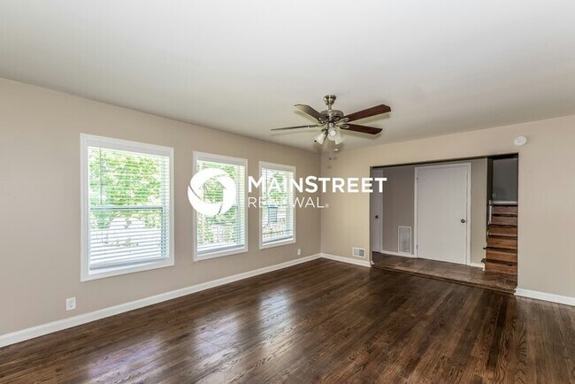 Foto del edificio - 3 Bedroom Pet-Friendly Home in Tarrant, AL with Main Street Renewal