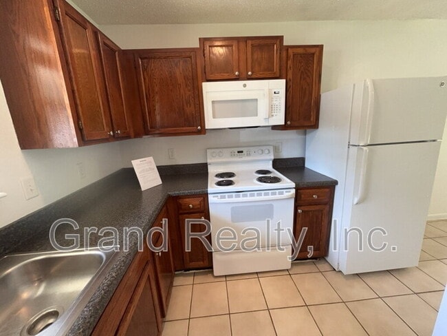 Building Photo - 4144 Charles Cir