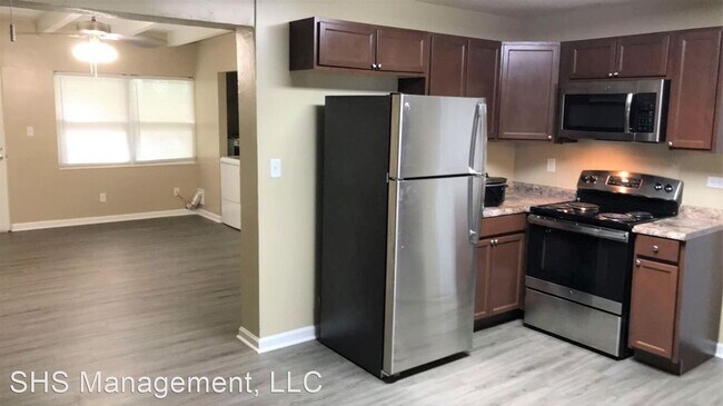 Building Photo - 6 br, 3 bath House - 207 Iris Circle