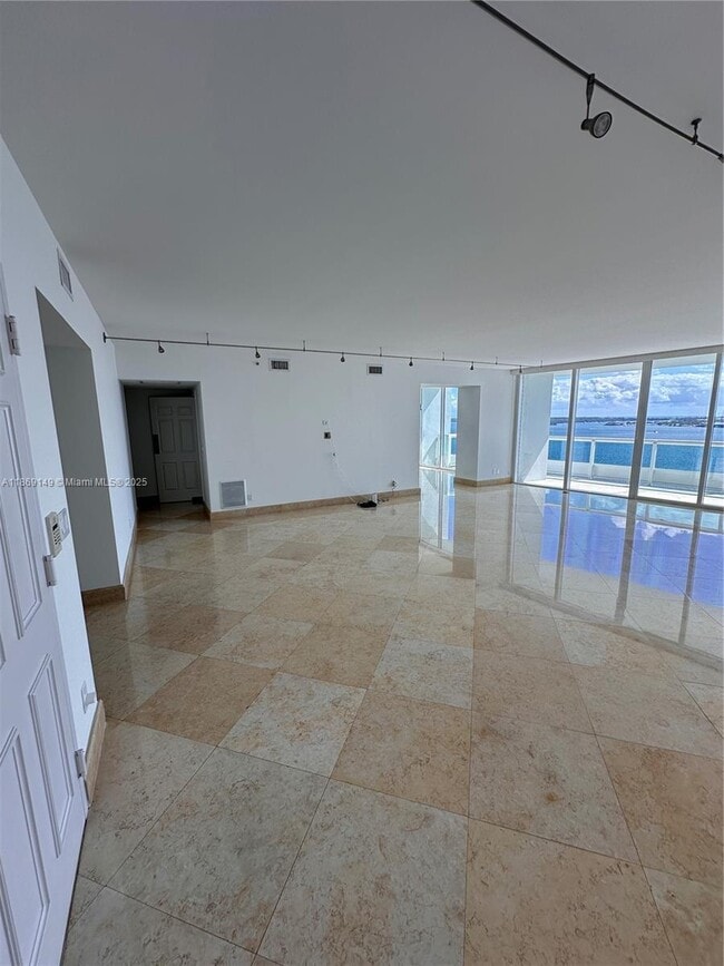 Foto del edificio - 1643 Brickell Ave