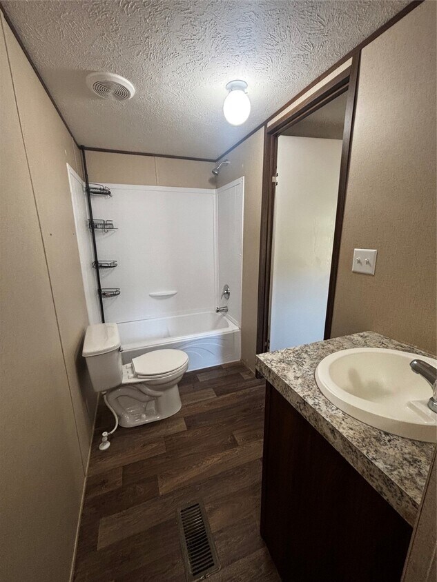 Building Photo - 10 S Walnut Lake Dr