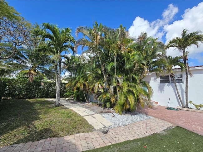 Building Photo - 8105 SW 17th Terrace