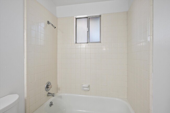 Foto del edificio - 4525 E Bellevue St