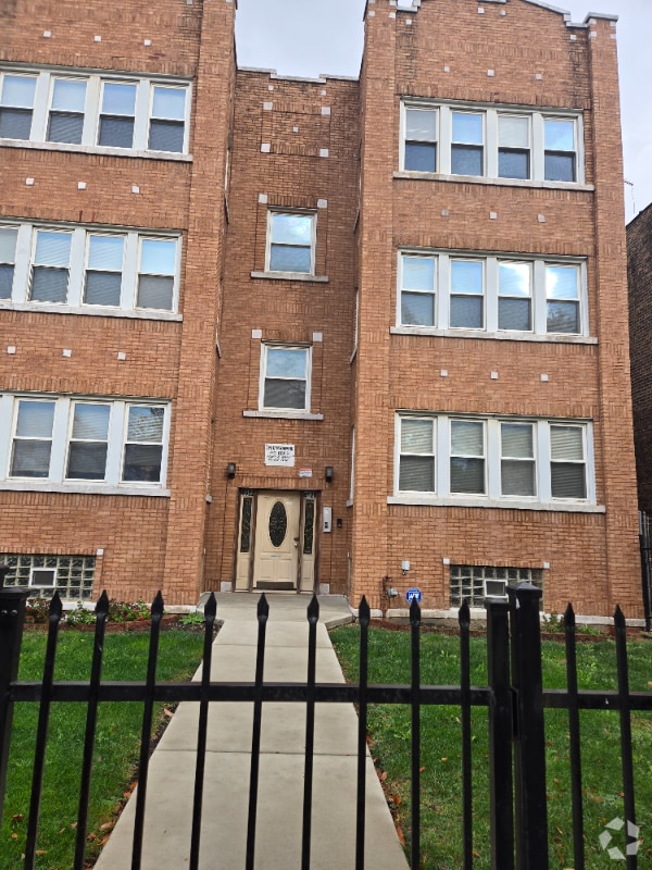Building Photo - 4622 W Jackson Blvd