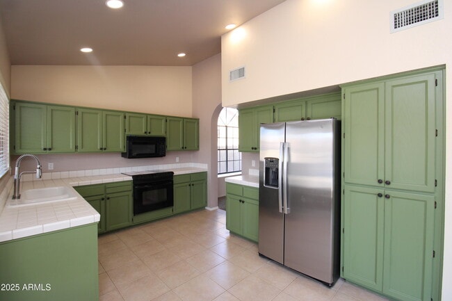 Building Photo - 10879 E Kalil Dr