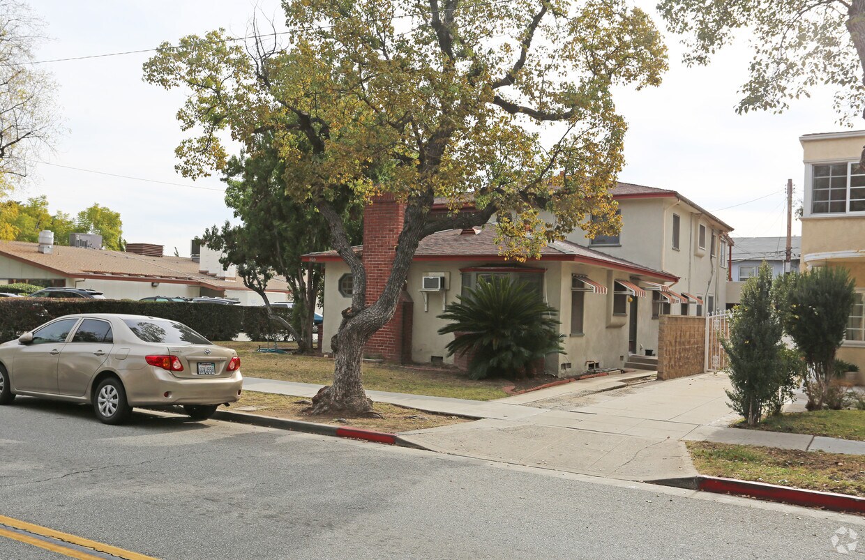 Primary Photo - 816 E Doran St