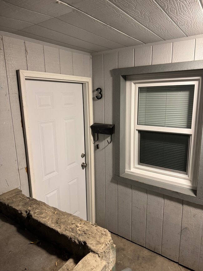 Building Photo - 516 8th St S