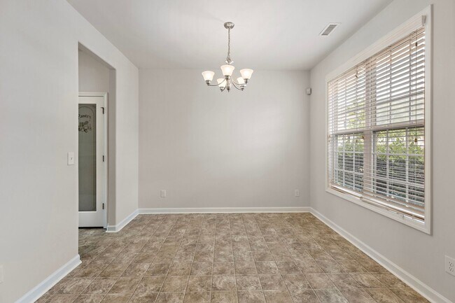 Foto del edificio - 3240 Warm Springs Ln