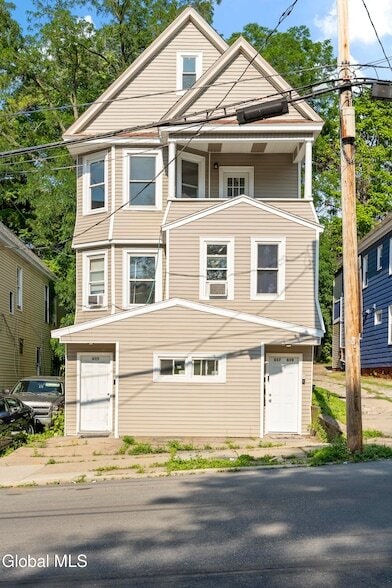 Building Photo - 635 Crane St