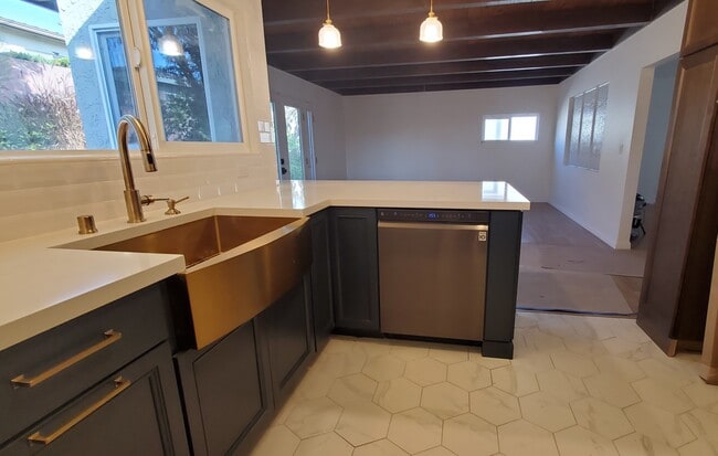 Foto del edificio - 5303 W 139th St