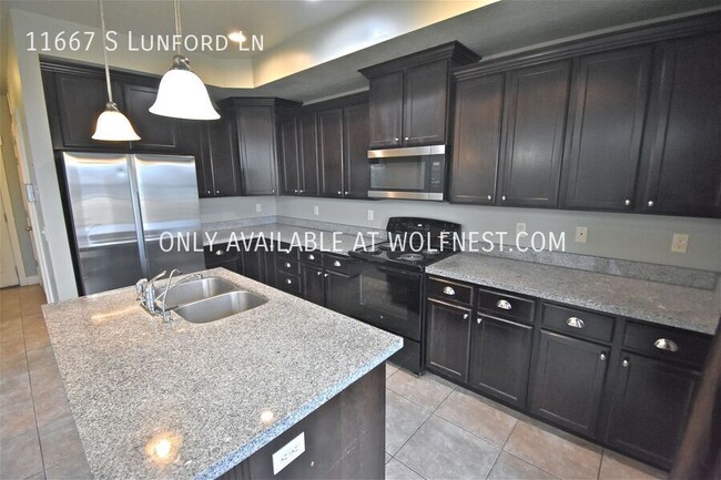 Building Photo - Beautiful 3 Bed Riverton Townhome! No Depo...