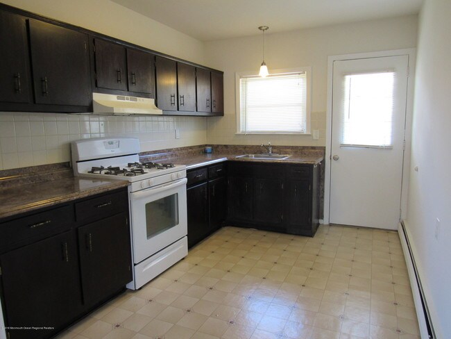 Building Photo - 157 Charlotteville Dr S