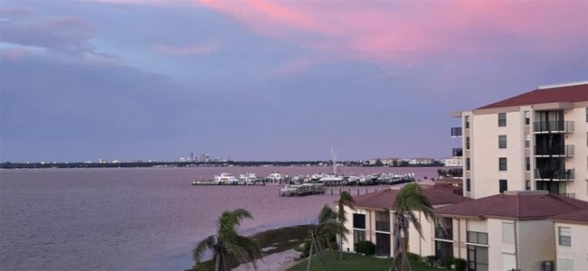 Foto del edificio - 6177 Sun Blvd