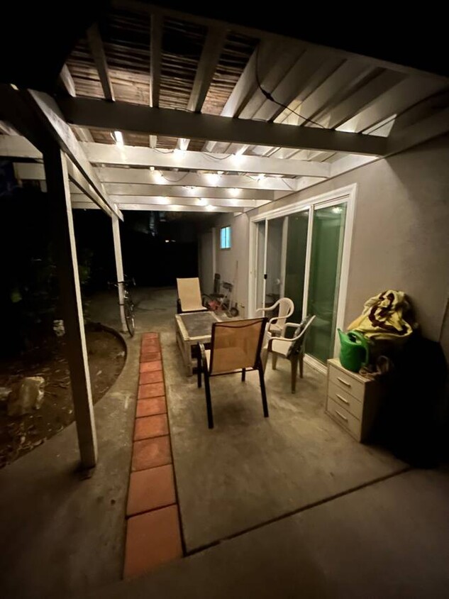 Foto principal - 1329 S Saltair Ave
