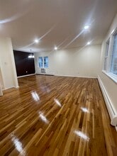 Building Photo - 7 Country Village Ct