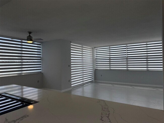 Foto del edificio - 1300 NE Miami Gardens Dr