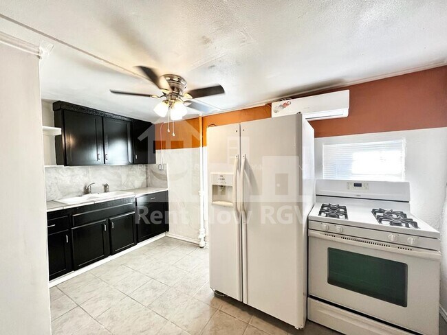 Building Photo - 2232 Chicago Ave