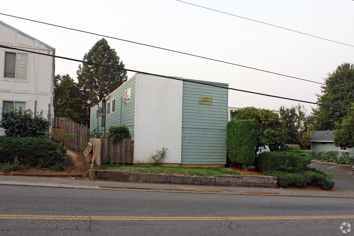 Building Photo - 4030 SE Holgate Blvd