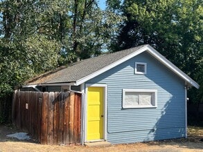 Building Photo - 1-81 Alida St