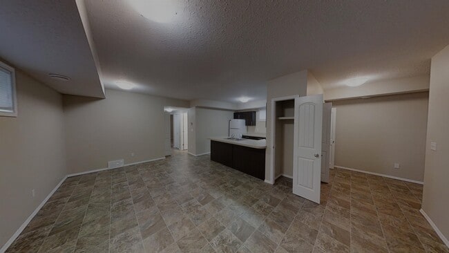 Building Photo - 11203B-112098 98 St