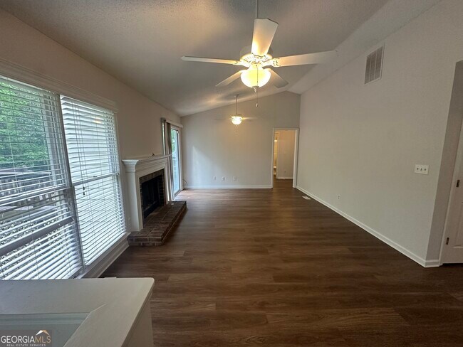 Foto del edificio - 207 Kentwood Dr