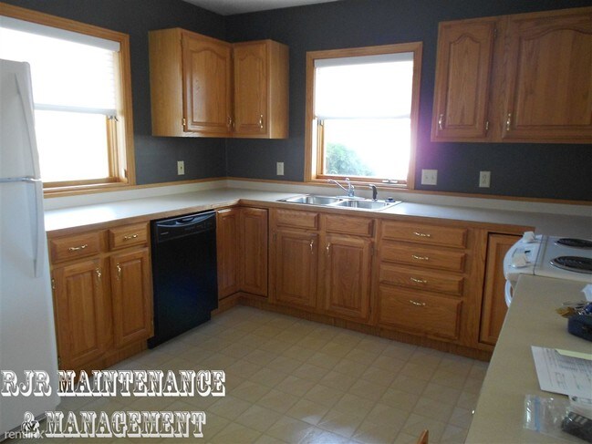 Building Photo - 2 br, 2 bath Duplex - 3853 Montreal St