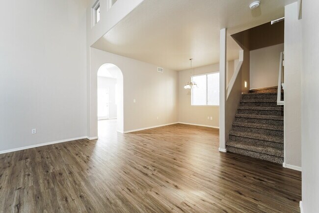 Building Photo - 2151 E Briarwood Terrace