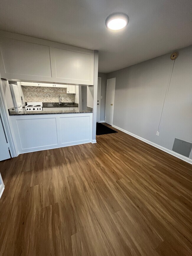 Foto del edificio - 15 Fairfax Ave