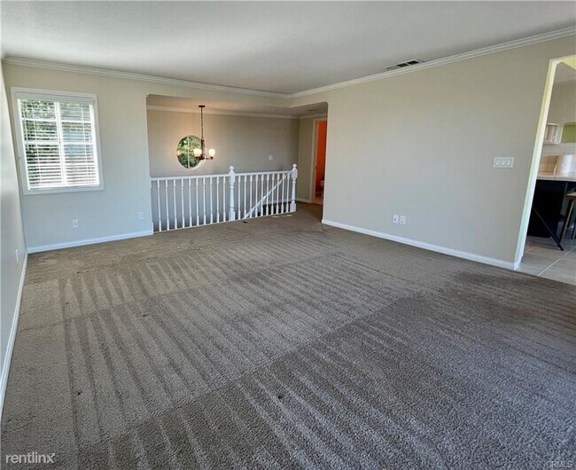 Building Photo - 2 br, 1.5 bath Condo - 660 W 29th St Apt 2