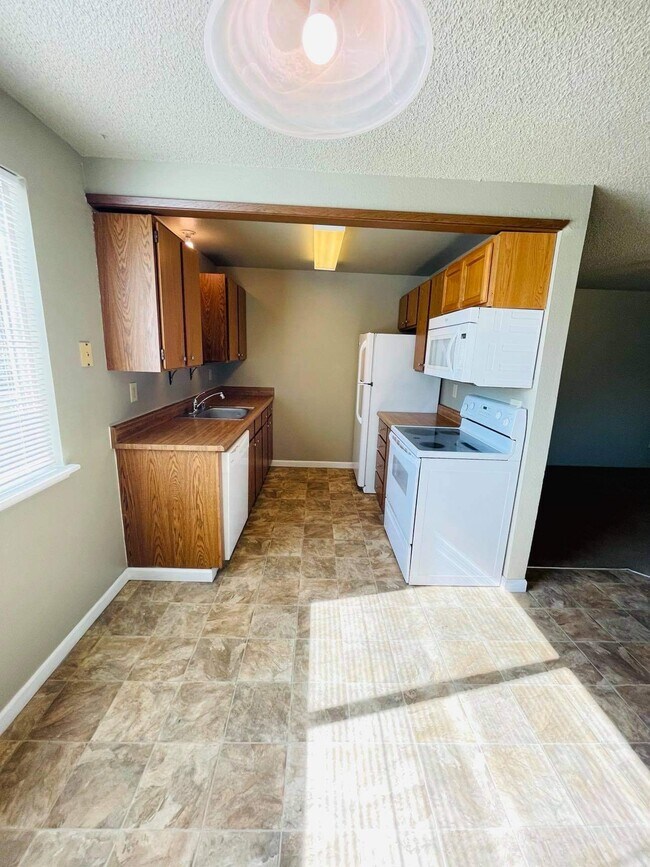 Nice size kitchen, to cook delicious meals! - 4515 S Puget Sound Ave Apt #1