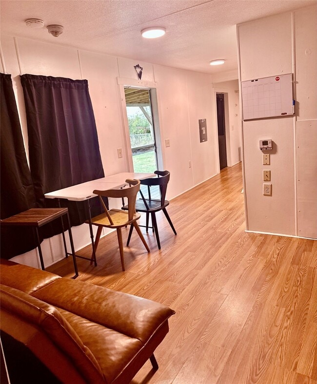 Foto del edificio - 826 Kacy Ln