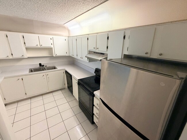 Foto del edificio - 14850 Naranja Lakes Blvd