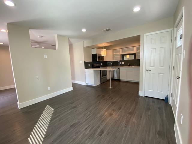 Foto del edificio - 935 La Posada Dr