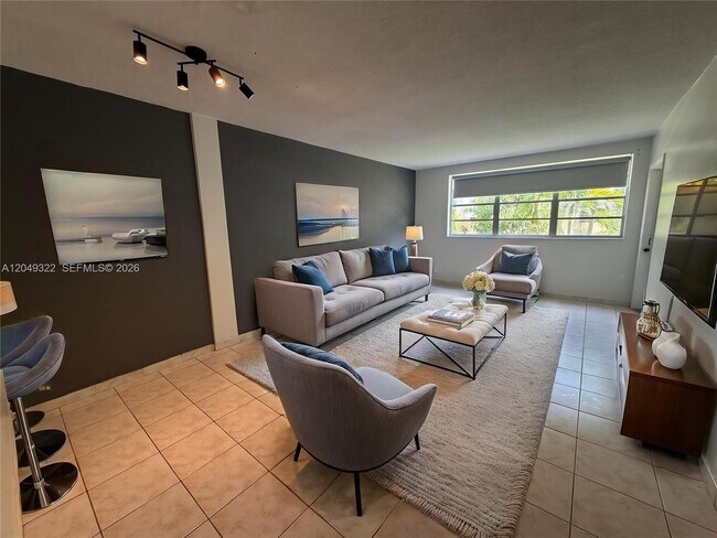 Foto del edificio - 1333 E Hallandale Beach Blvd