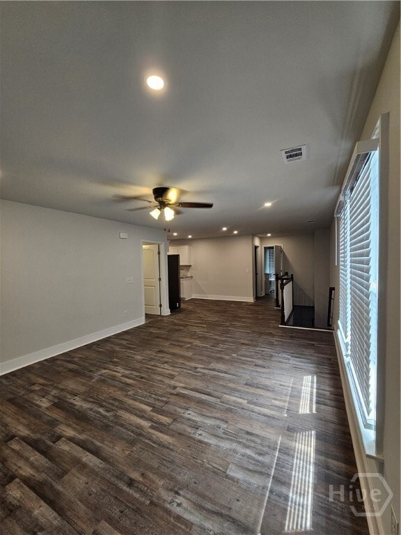 Building Photo - 724 W Victory Dr