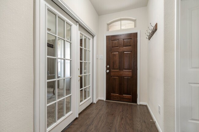 Foto del edificio - 1505 Heartwood Dr