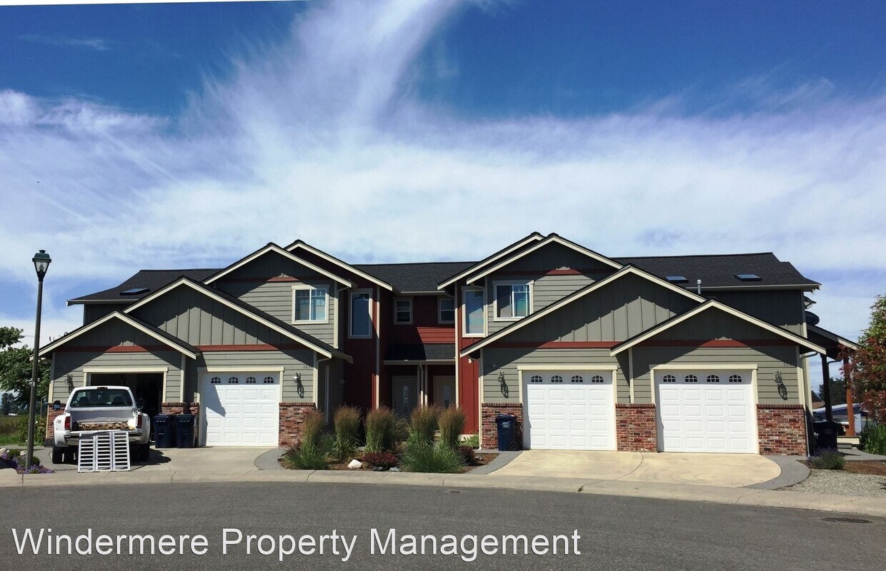 Primary Photo - 105 Thendara Park Dr