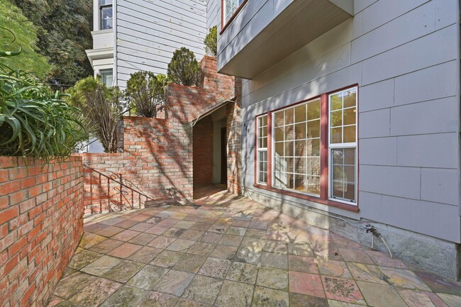 Foto del edificio - Charming Two Bedroom Condo in Dolores Heights - Please Contact for Showing Availability!