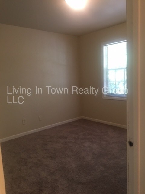 Foto del edificio - Beautiful, Recently Renovated 2 Bedroom Flat